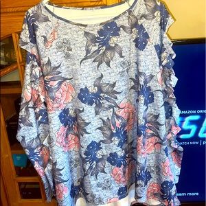 Lightweight blouse with cut style on sleeves